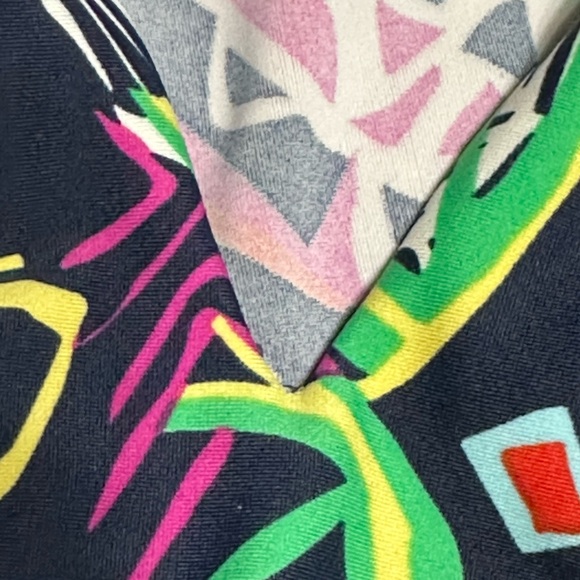 Jude Connally “Chris” Colorful Print LS Collared Deep V-neckline Top Size Medium - Picture 10 of 11